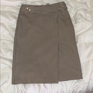 Houndstooth pattern pencil skirt!